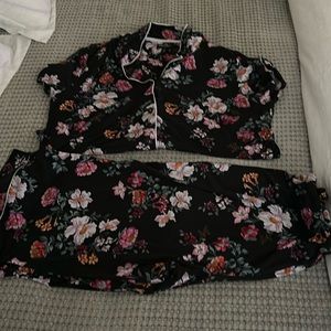 2 piece set of pajamas